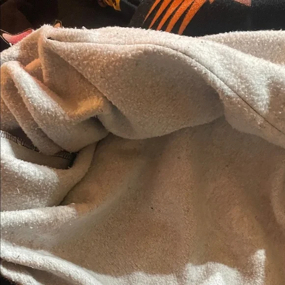 Hollister Black Hoodie with Red NBA Team Logo - oversized fit - Picture 6 of 7